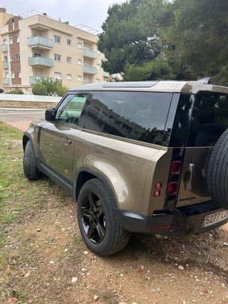 Land Rover Defender 2022