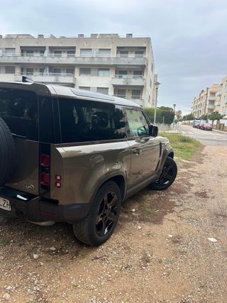 Land Rover Defender 2022