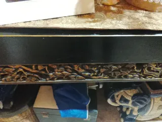 Mesa tailandesa decoracion en buen estado