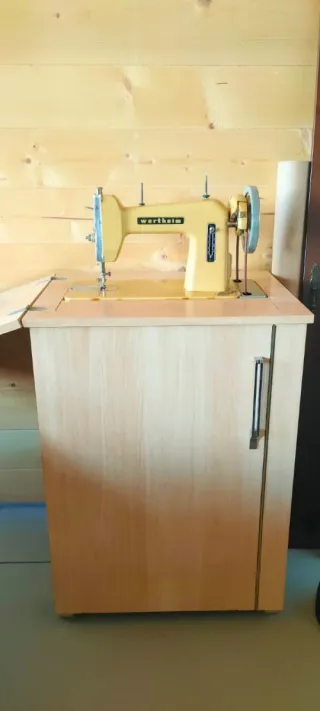 Maquina coser con mueble wertheim