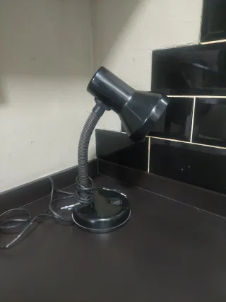 Lámpara de escritorio negra flexible