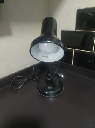 Lámpara de escritorio negra flexible