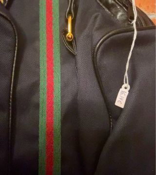 Bolso Negro con Raya Verde