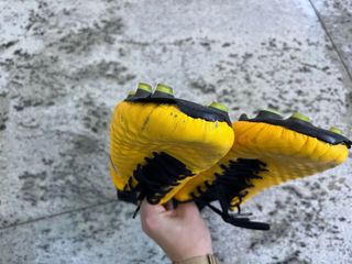 Botas de fútbol Nike Magista amarillos y negros