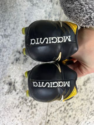 Botas de fútbol Nike Magista amarillos y negros