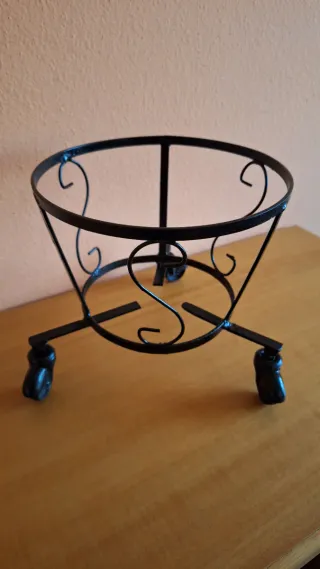 Supporto Fioriera in Metallo Nero con Ruote