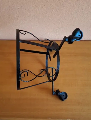 Supporto Fioriera in Metallo Nero con Ruote
