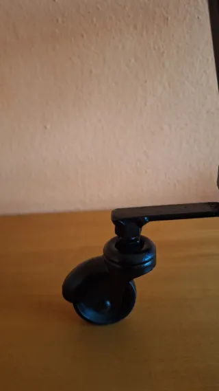 Supporto Fioriera in Metallo Nero con Ruote