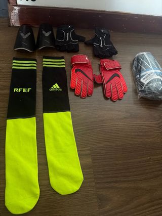 Accesorios Fútbol Niño: Guantes, Espinilleras, Cal