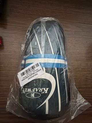 Accesorios Fútbol Niño: Guantes, Espinilleras, Cal