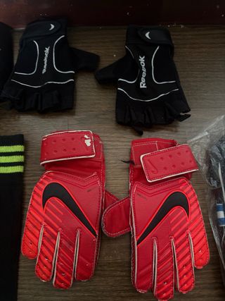 Accesorios Fútbol Niño: Guantes, Espinilleras, Cal