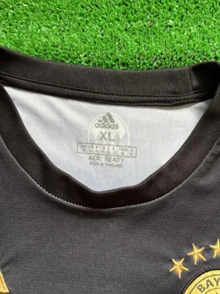 Camiseta Adidas Bayern Múnich Negra Dorada
