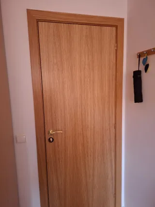 3 Puertas de habitación, 1 puerta con  cristal