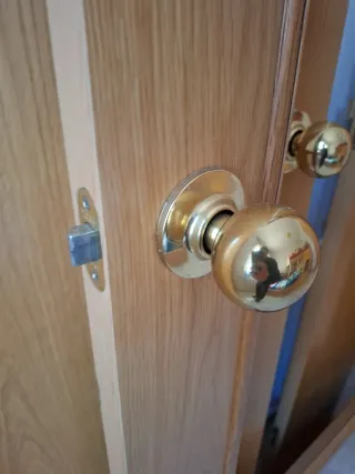 3 Puertas de habitación, 1 puerta con  cristal