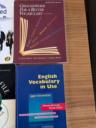 Se venden varios libros de inglés