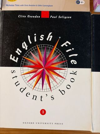 Se venden varios libros de inglés