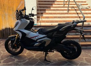 Moto Honda X-ADV 2023 Blanca