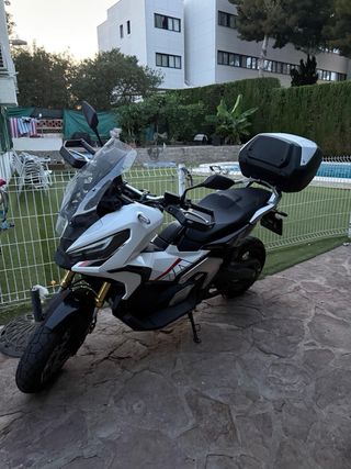 Moto Honda X-ADV 2023 Blanca