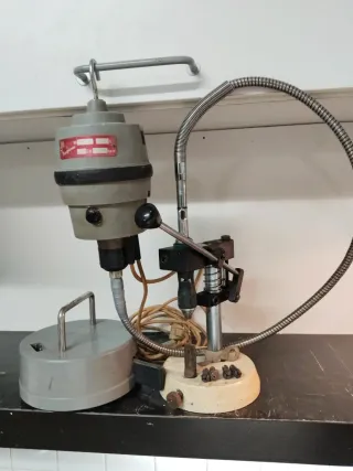 Mini taladro y remachadora