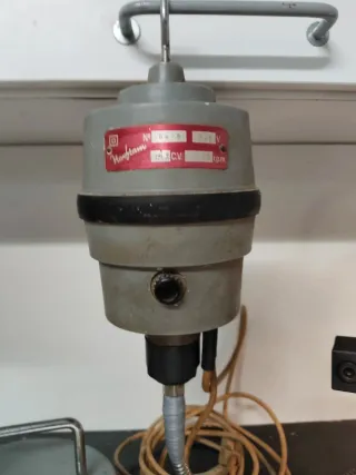 Mini taladro y remachadora