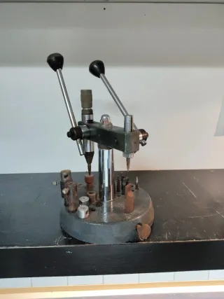 Mini taladro y remachadora