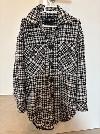 Chaqueta Stradivarius cuadros blanco y negro