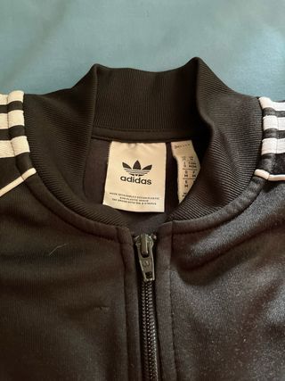 Chaqueta Adidas Negra con Rayas Blancas