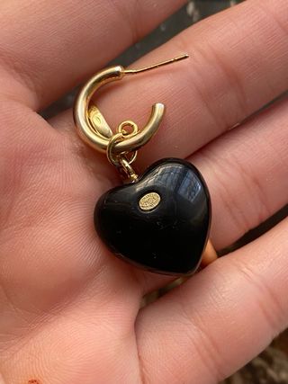 Pendiente Chanel Corazón Negro y Dorado