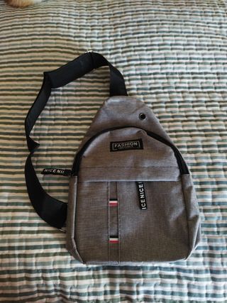 Mochila bandolera gris