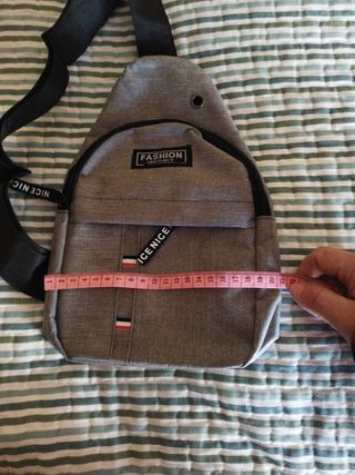 Mochila bandolera gris