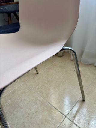 Silla rosa moderna