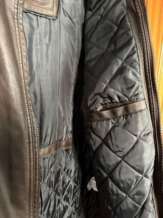 Chaqueta marrón efecto piel