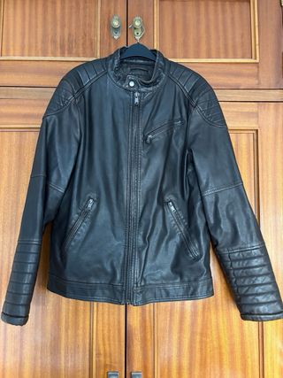 Chaqueta marrón efecto piel