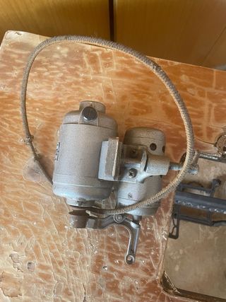 Máquina de coser Singer antigua