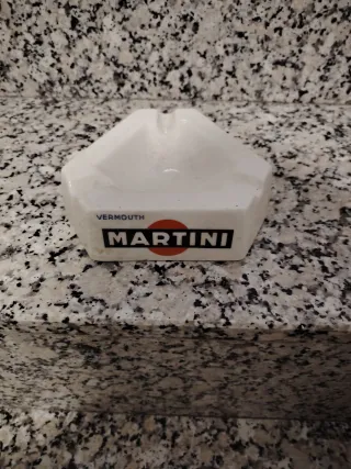Cenicero Martini Vermouth