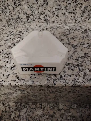 Cenicero Martini Vermouth