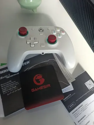 Xbox One S + 3 Mandos + Caja Gamesir