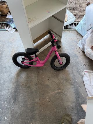 Bicicleta de equilibrio Specialized rosa