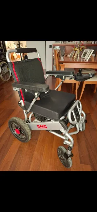 SILLA DE RUEDAS ELECTRICA PLEGABLE R500. Poco uso.