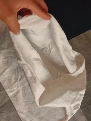 Bolsita guardapolvo Guess blanca