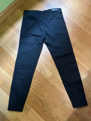 Pantalones vaqueros negros con cremallera