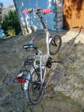 Bicicleta Eléctrica Plegable Blanca