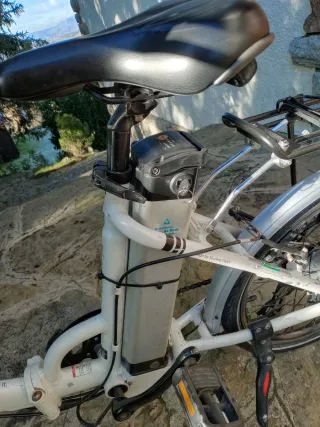 Bicicleta Eléctrica Plegable Blanca
