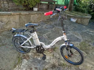 Bicicleta Eléctrica Plegable Blanca