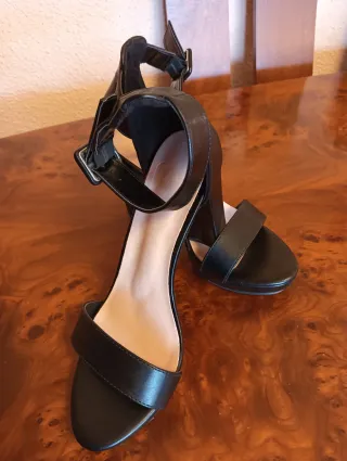 Sandalias tacón negras