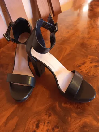 Sandalias tacón negras