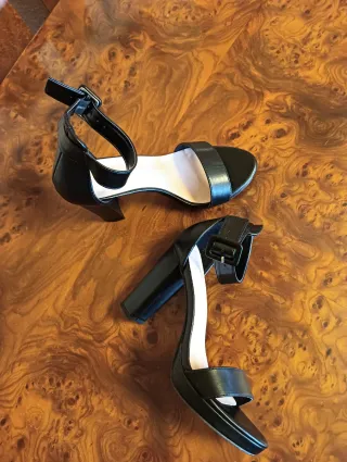 Sandalias tacón negras