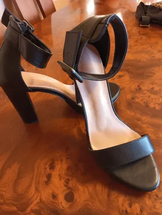 Sandalias tacón negras