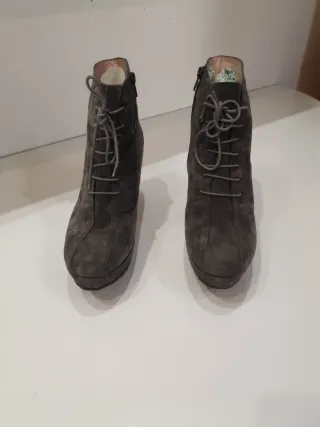 Botines de piel grises con cordones