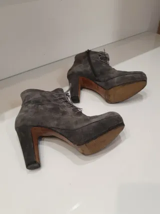 Botines de piel grises con cordones